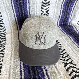 New York Yankees New Era 9Fifty Snapback Hat Cap Gray MLB Adjustable